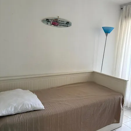 Апартаменты St Cyprien T3 Lumineux En Bord De Piscine Сен-Сиприен